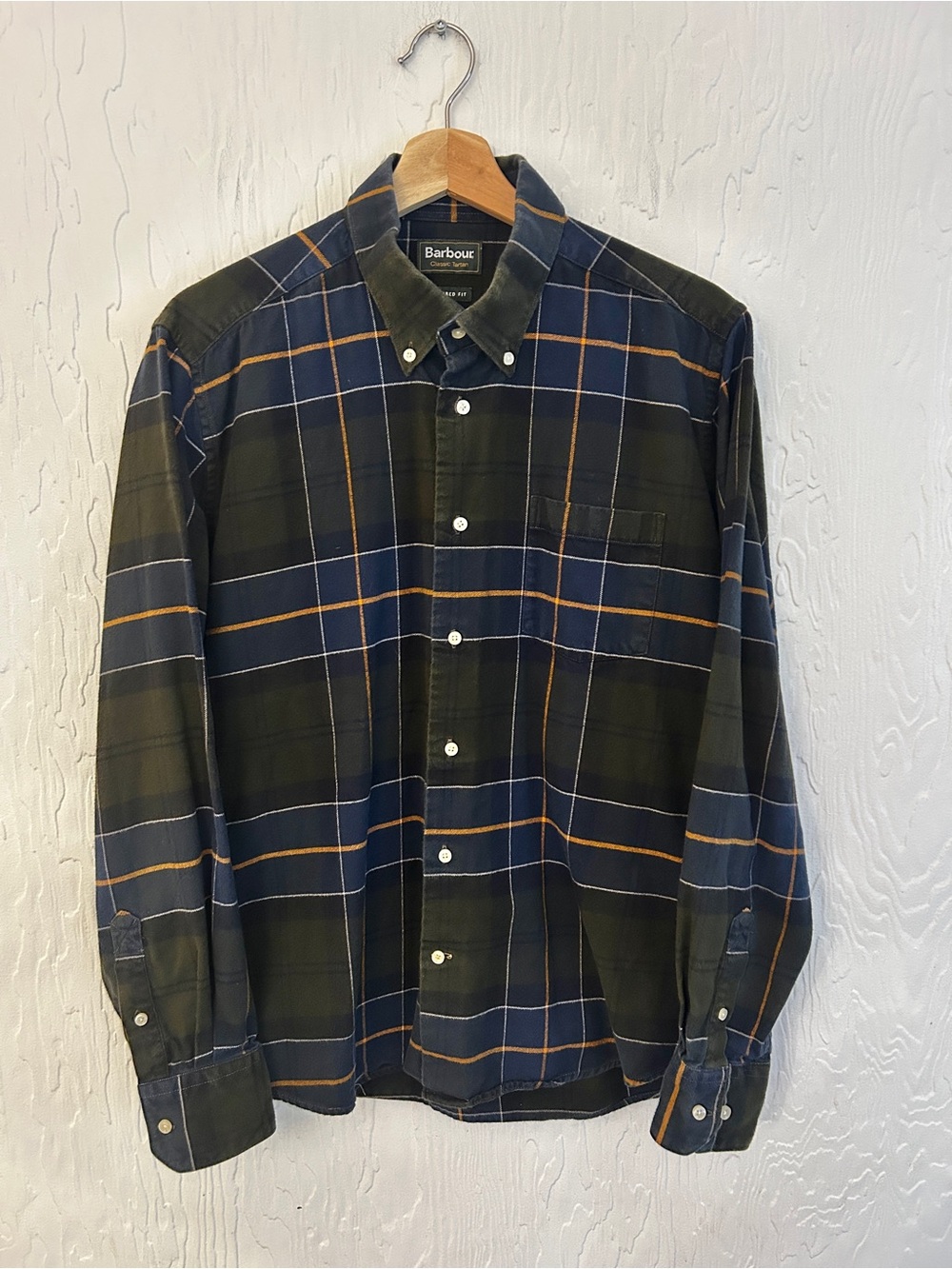 BARBOUR Classic Tartan Plaid Flannel Button Down Medium Tailored Fit Fall Cozy